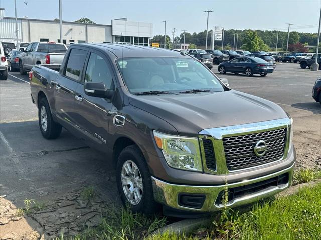 2017 Nissan TITAN SV