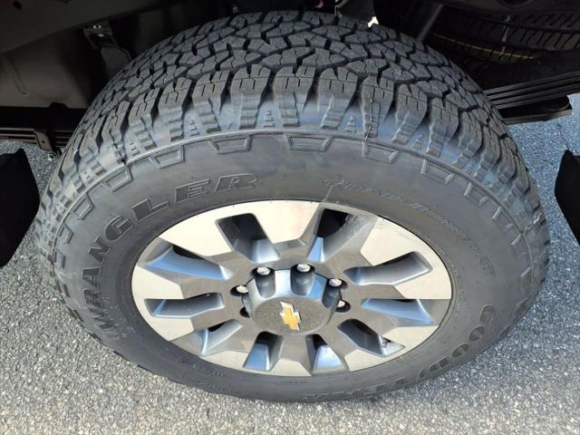 2025 Chevrolet Silverado 2500HD 4WD Crew Cab Standard Bed Custom