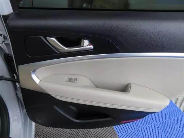 2023 Genesis G70 2.0T RWD