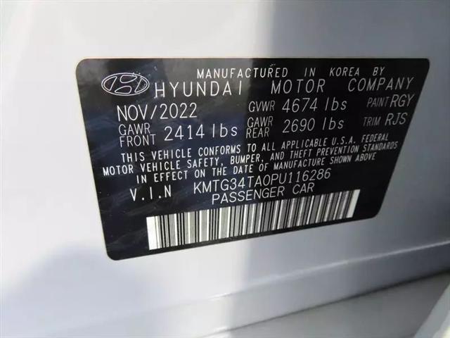 2023 Genesis G70 2.0T RWD