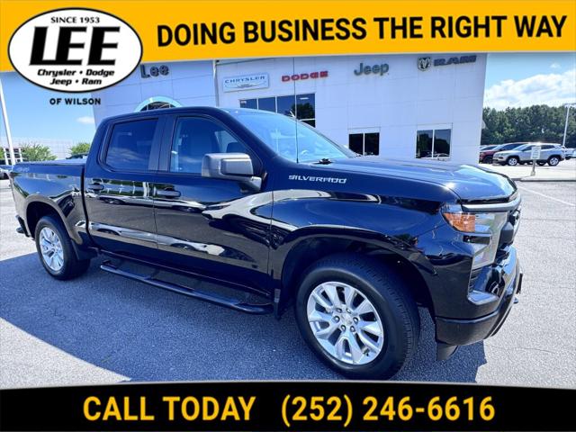 2022 Chevrolet Silverado 1500 4WD Crew Cab Short Bed Custom