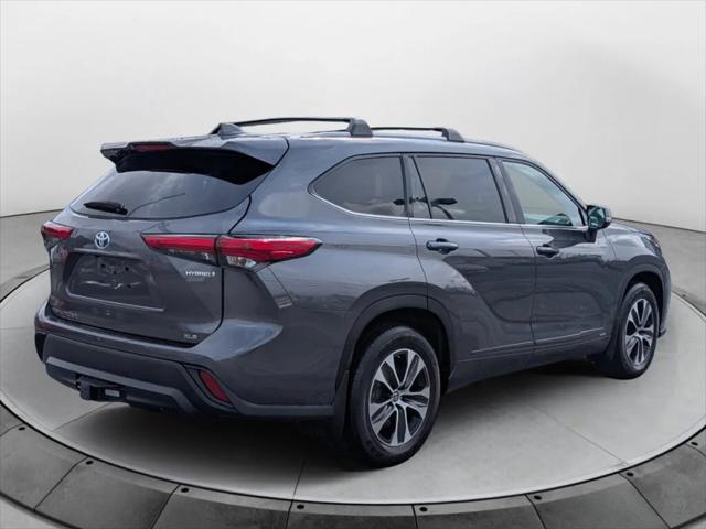 2022 Toyota Highlander Hybrid XLE