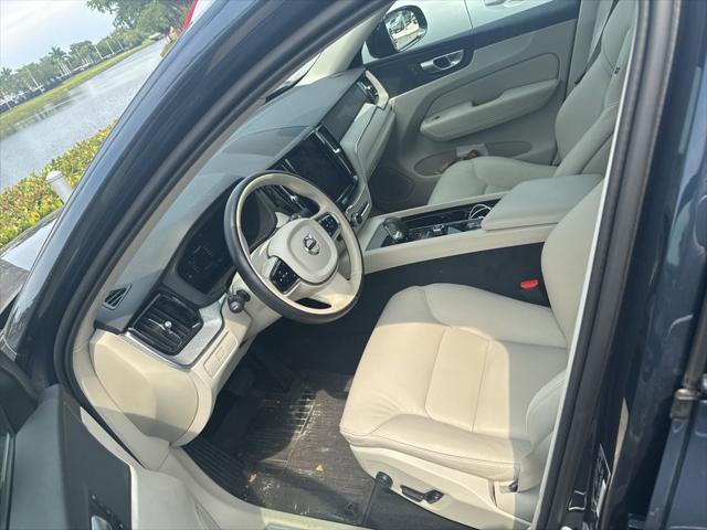 2024 Volvo XC60 B5 Plus Dark Theme