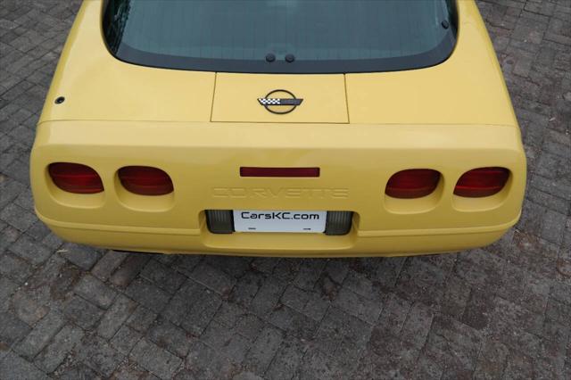 1992 Chevrolet Corvette Base 2dr Hatchback