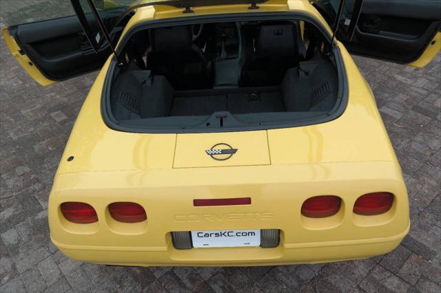 1992 Chevrolet Corvette Base 2dr Hatchback