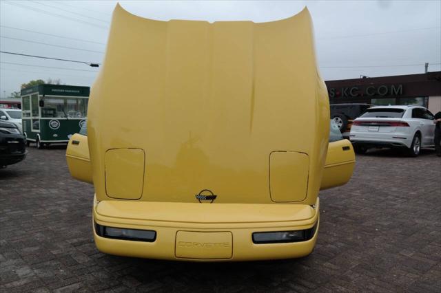 1992 Chevrolet Corvette Base 2dr Hatchback