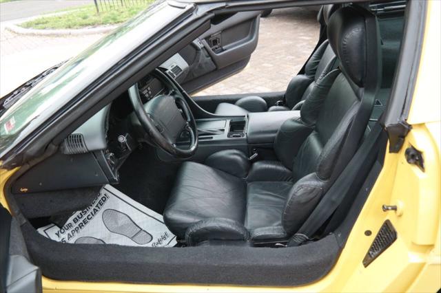 1992 Chevrolet Corvette Base 2dr Hatchback