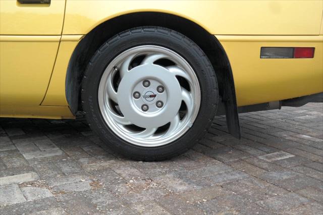 1992 Chevrolet Corvette Base 2dr Hatchback