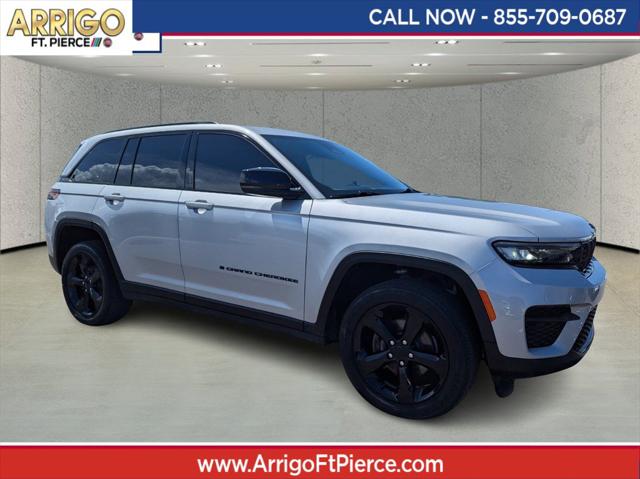 2022 Jeep Grand Cherokee Altitude 4x2