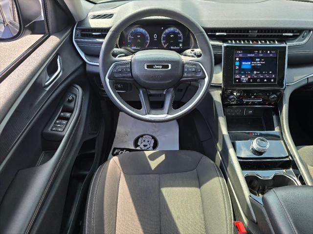 2023 Jeep Grand Cherokee Laredo 4x4