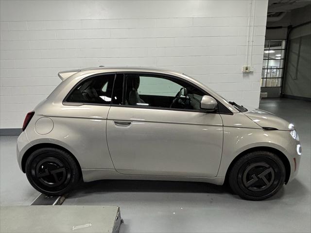2025 Fiat FIAT 500e GIORGIO ARMANI Collectors Edition 2025 Fiat FIAT 500e GIORGIO ARMANI Collectors Edition