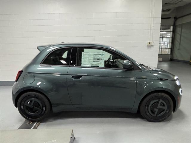 2025 Fiat FIAT 500e GIORGIO ARMANI Collectors Edition 2025 Fiat FIAT 500e GIORGIO ARMANI Collectors Edition