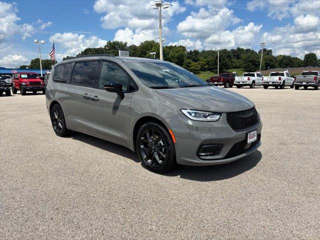 2025 Chrysler Pacifica PACIFICA LIMITED