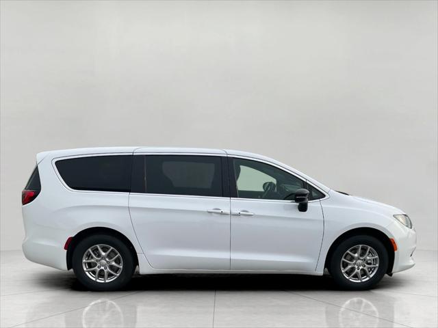 2025 Chrysler Voyager VOYAGER LX