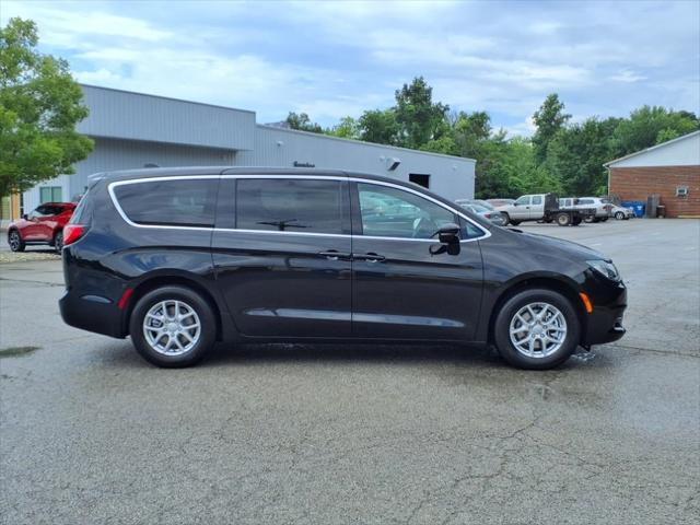 2025 Chrysler Voyager VOYAGER LX