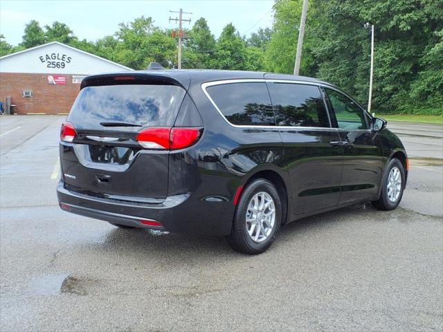 2025 Chrysler Voyager VOYAGER LX