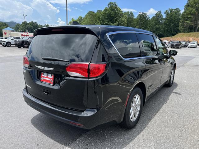 2025 Chrysler Voyager VOYAGER LX