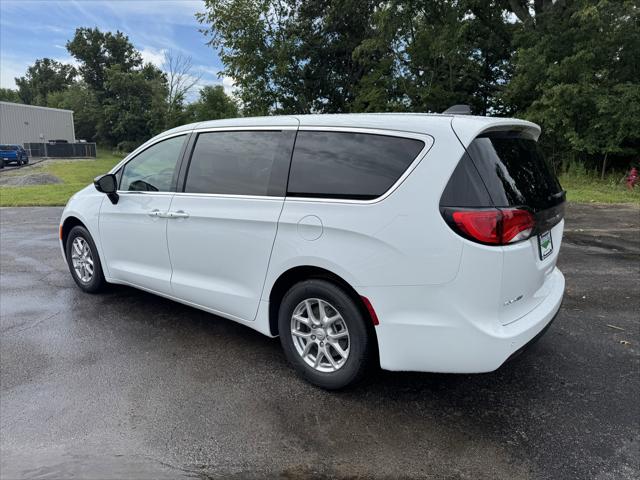 2025 Chrysler Voyager VOYAGER LX