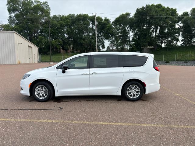 2025 Chrysler Voyager VOYAGER LX