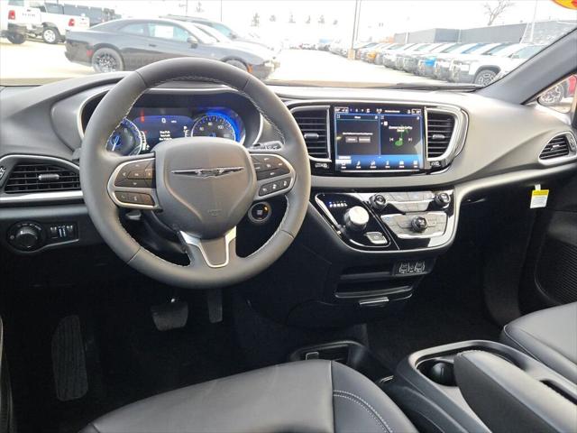 2025 Chrysler Voyager VOYAGER LX
