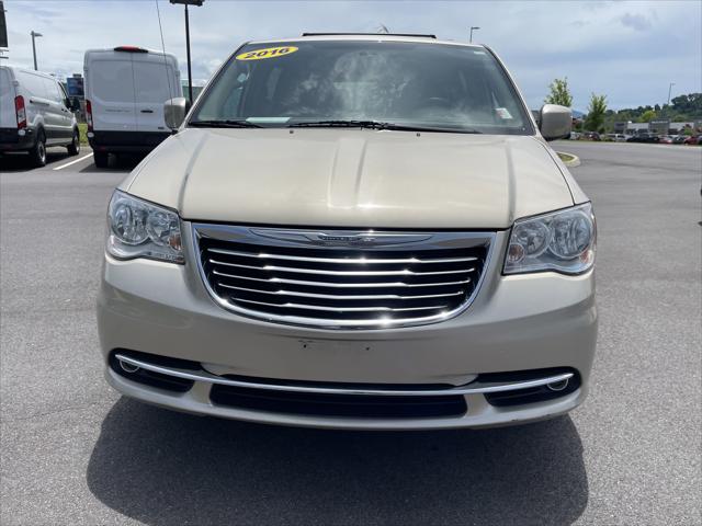 2016 Chrysler Town and Country Touring