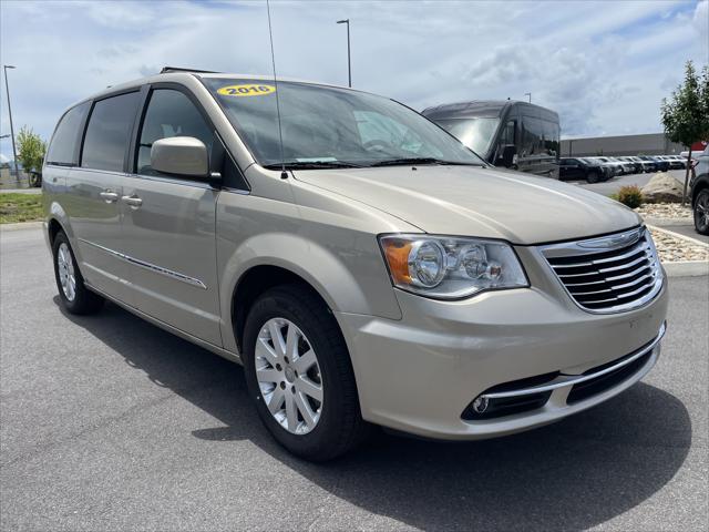 2016 Chrysler Town and Country Touring