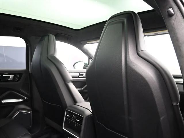2022 Porsche Cayenne E-Hybrid Turbo S