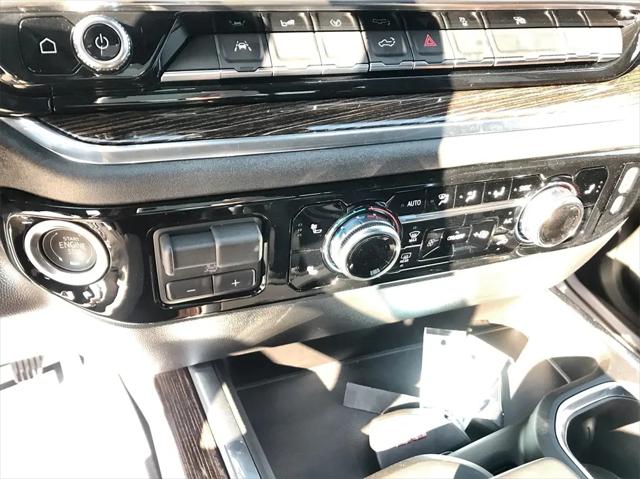 2025 GMC Sierra 1500 4WD Crew Cab Short Box Elevation with 3SB