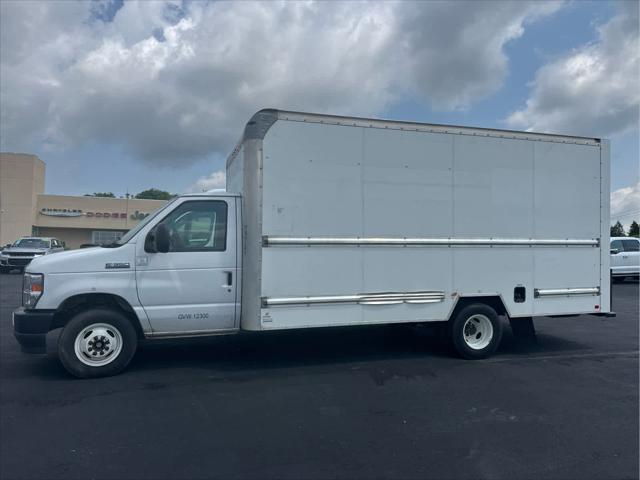 2022 Ford E-350 Cutaway 