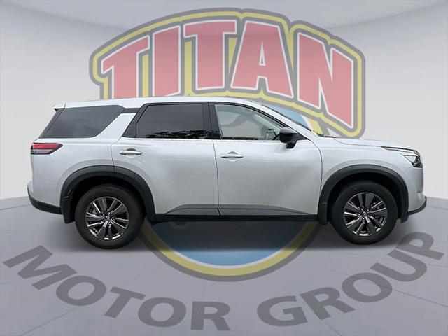 2023 Nissan Pathfinder S photo 2