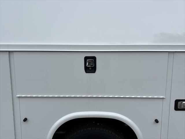 2026 Ford E-350 Cutaway Base