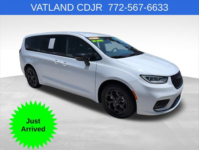 2024 Chrysler Pacifica Hybrid S Appearance Pkg