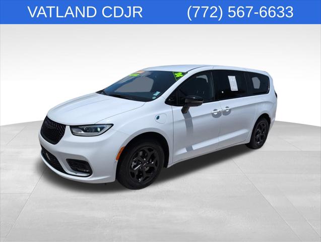 2024 Chrysler Pacifica Hybrid S Appearance Pkg