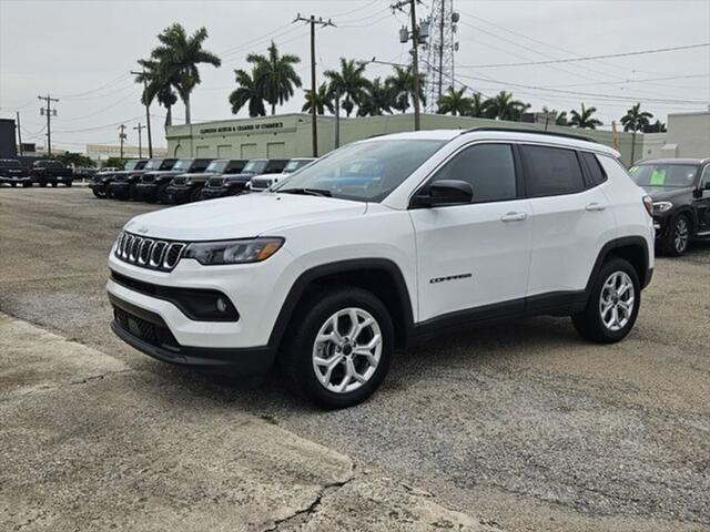 2025 Jeep Compass COMPASS LATITUDE 4X4