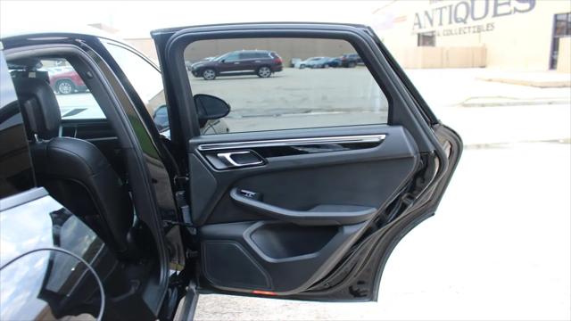 2018 Porsche Macan Standard