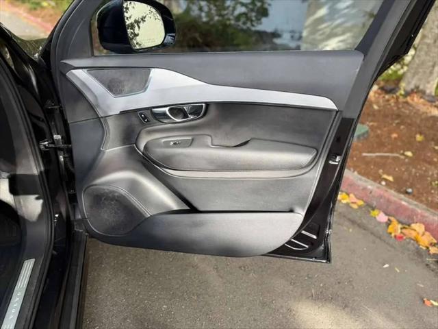 2017 Volvo XC90 T6 Momentum