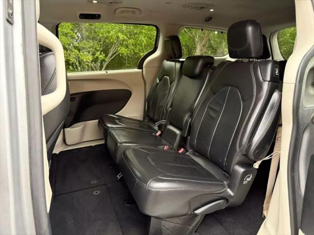 2017 Chrysler Pacifica Touring-L
