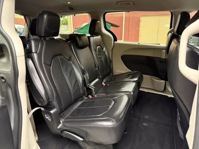 2017 Chrysler Pacifica Touring-L