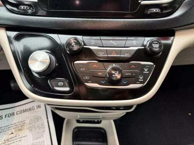 2017 Chrysler Pacifica Touring-L