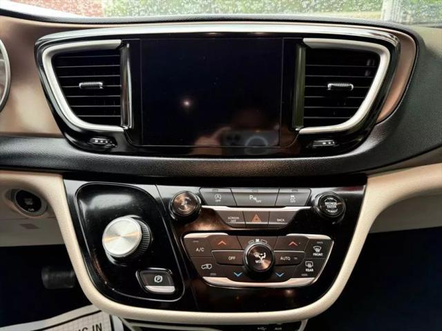 2017 Chrysler Pacifica Touring-L