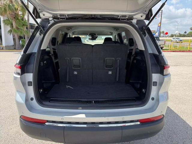 2023 Jeep Grand Cherokee L Laredo 4x4