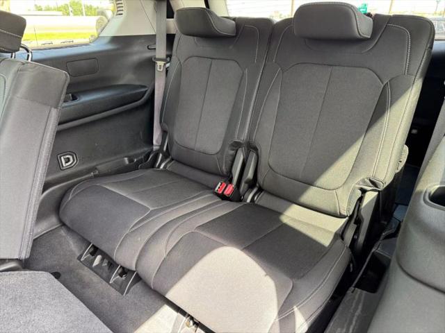 2023 Jeep Grand Cherokee L Laredo 4x4