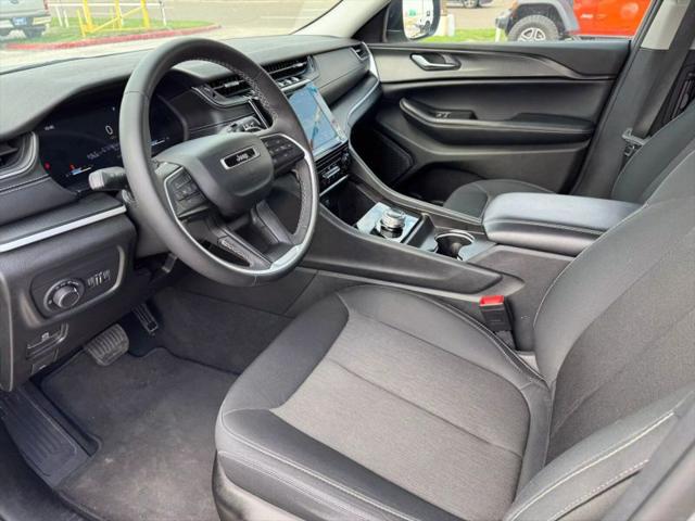 2023 Jeep Grand Cherokee L Laredo 4x4