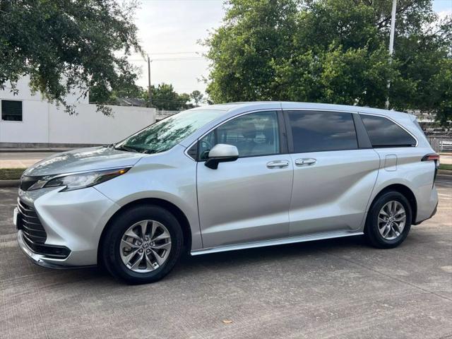 2022 Toyota Sienna LE