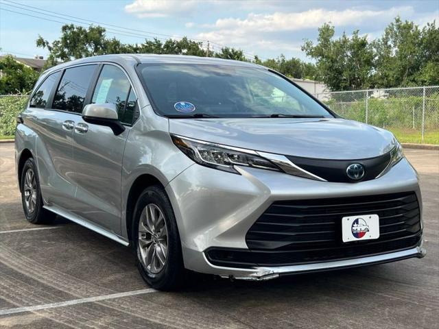 2022 Toyota Sienna LE