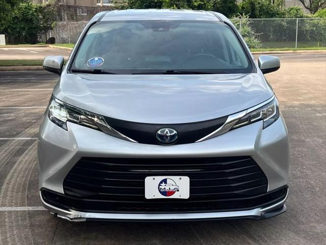 2022 Toyota Sienna LE