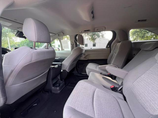 2022 Toyota Sienna LE