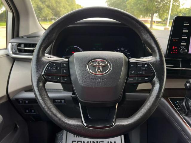 2022 Toyota Sienna LE