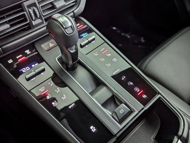 2025 Porsche Macan Unknown