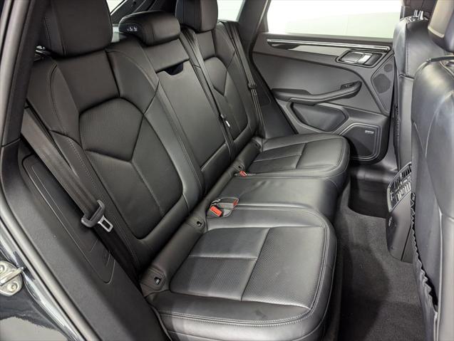2025 Porsche Macan Unknown